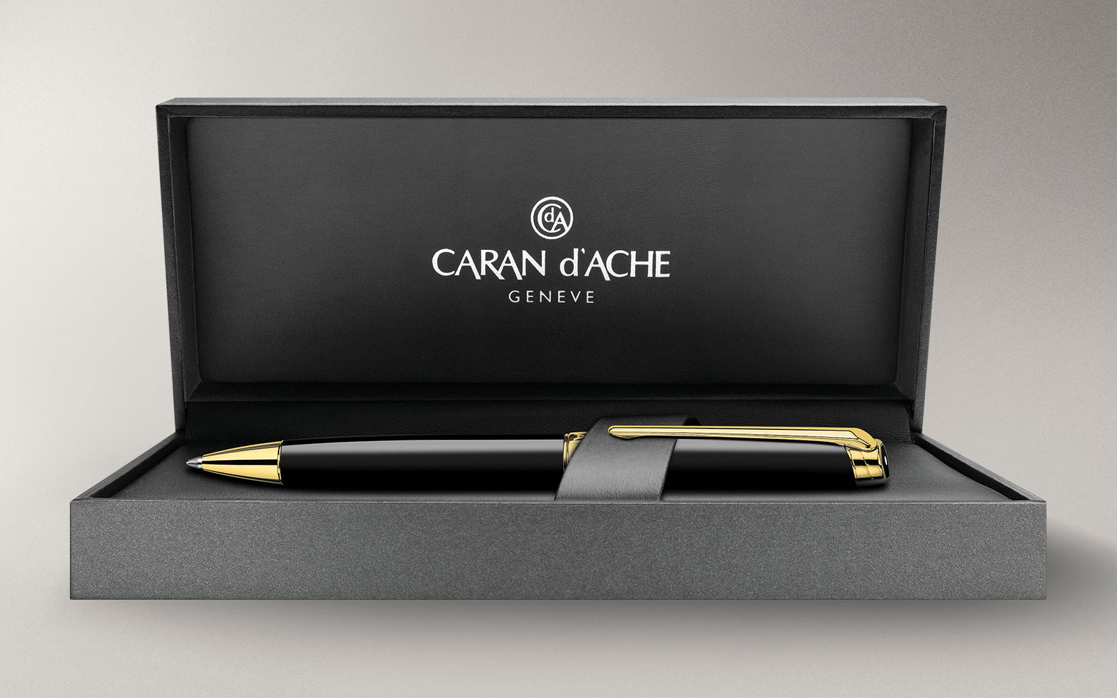 Caran d'Ache Kugelschreiber LÉMAN EBONY SCHWARZ GOLDPLATTIERT