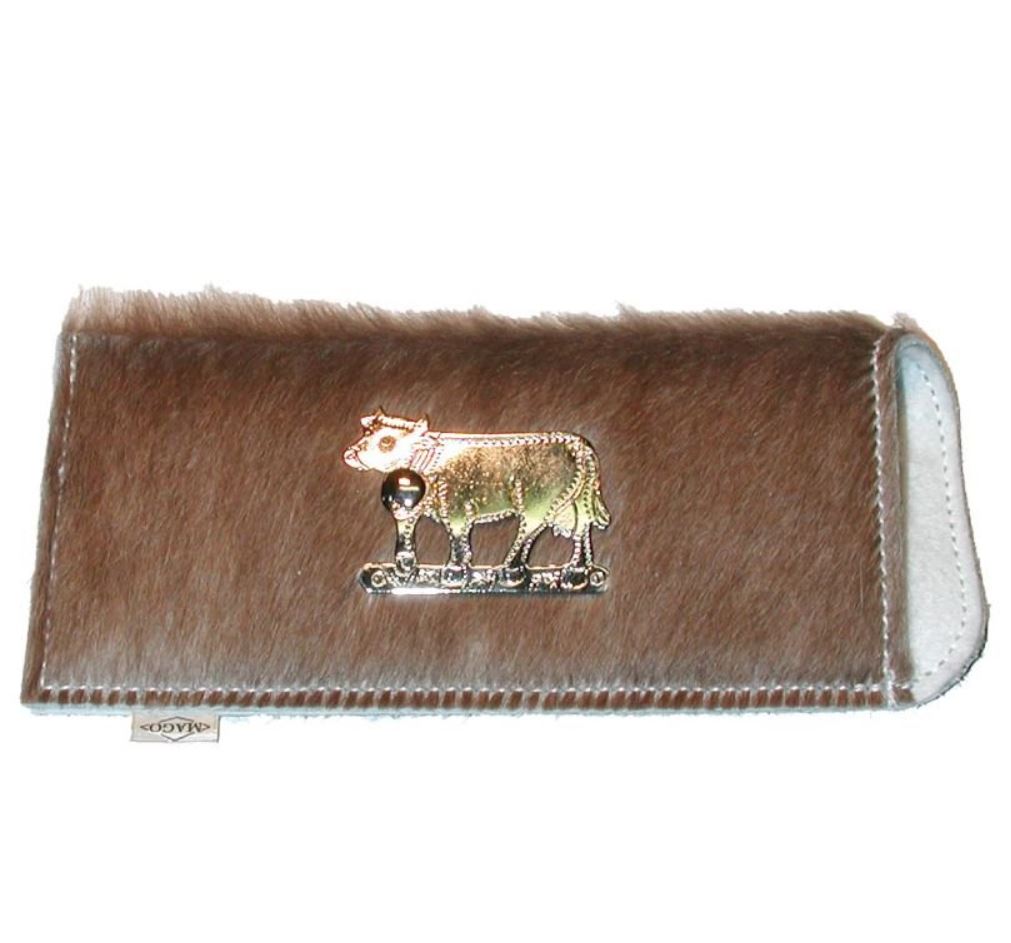 2519_Kuhfell-Brillenetui-mit-Kuh-Ornament-braunvieh
