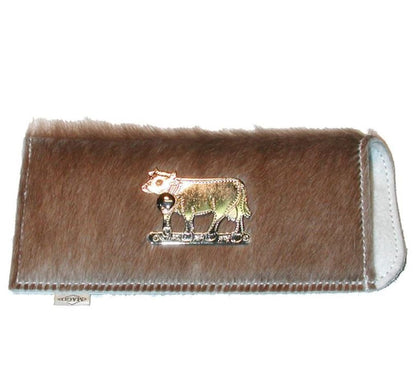2519_Kuhfell-Brillenetui-mit-Kuh-Ornament-braunvieh