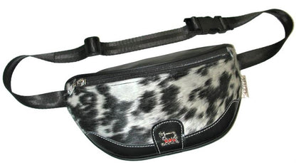 2954_Bauchtasche-Leder-Kuhfell-mit-Appenzeller-Kuh-Ornament_SCHWARZweiss1