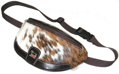 2954_Bauchtasche-Leder-Kuhfell-mit-Appenzeller-Kuh-Ornament_braun-weiss