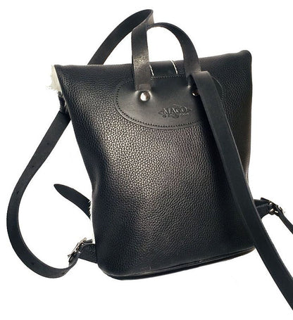 2965_Falt-Rucksack-aus-Leder-und-Kuhfell-mit-Appenzeller-Kuh-Ornament-R-ckseite