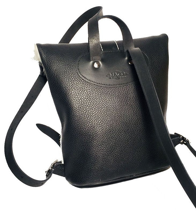 2965_Falt-Rucksack-aus-Leder-und-Kuhfell-mit-Appenzeller-Kuh-Ornament-R-ckseite