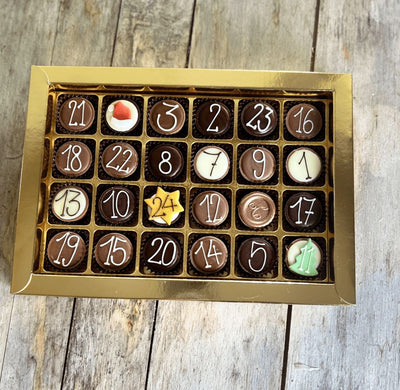 JETZT VORBESTELLEN: Advents-Kalender 2026 mit exquisiten Pralinen vom MaÎtre Chocolatier